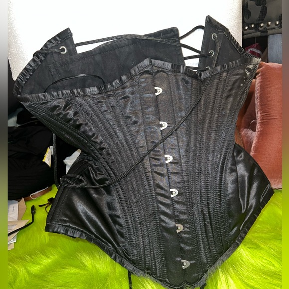 Underbust Corset - Picture 6 of 8